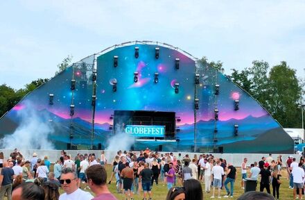 GlobeFest Schoten: dansen met een poncho gaat ook. - Foto 1