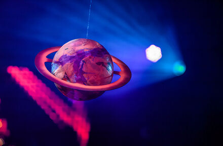 Een 'out of this world' personeelsfeest! ?? - Foto 1