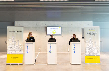 Enhance your hybrid Conference experience. - Foto 1