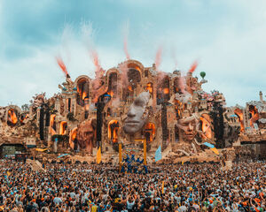 Tomorrowland alcanza cifras récord: 90.000 euros de beneficio diario, 300 millones de euros de ingresos y 21 millones de euros en dividendos. Tomorrowland alcanza cifras récord: 90.000 euros de beneficio diario, 300 millones de euros de ingresos y 21 millones de euros en dividendos.